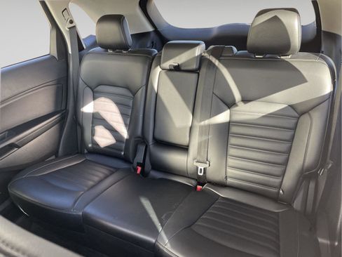 Used 2022 Ford Edge SEL image 25