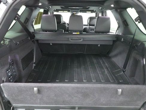 Used 2023 Land Rover Discovery Metropolitan Edition AWD/4WD image 30