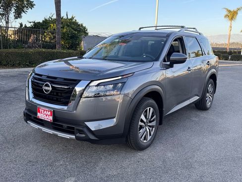 New 2025 Nissan Pathfinder SL image 4