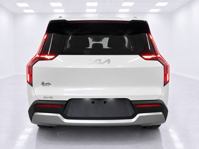 Used 2024 Kia EV9 Wind AWD/4WD image 11