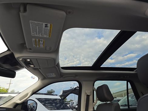 Used 2025 Ford Expedition Active AWD/4WD image 7