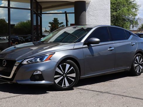 Used 2019 Nissan Altima 2.5 SL FWD image 2