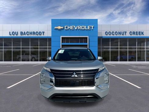 Used 2024 Mitsubishi Outlander ES FWD image 3