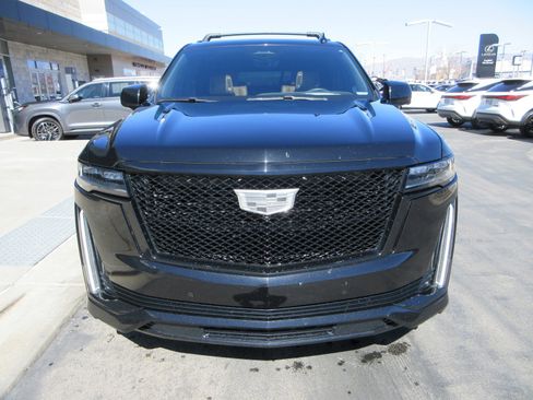 Used 2023 Cadillac Escalade Sport w/ LPO, ONYX Package image 15