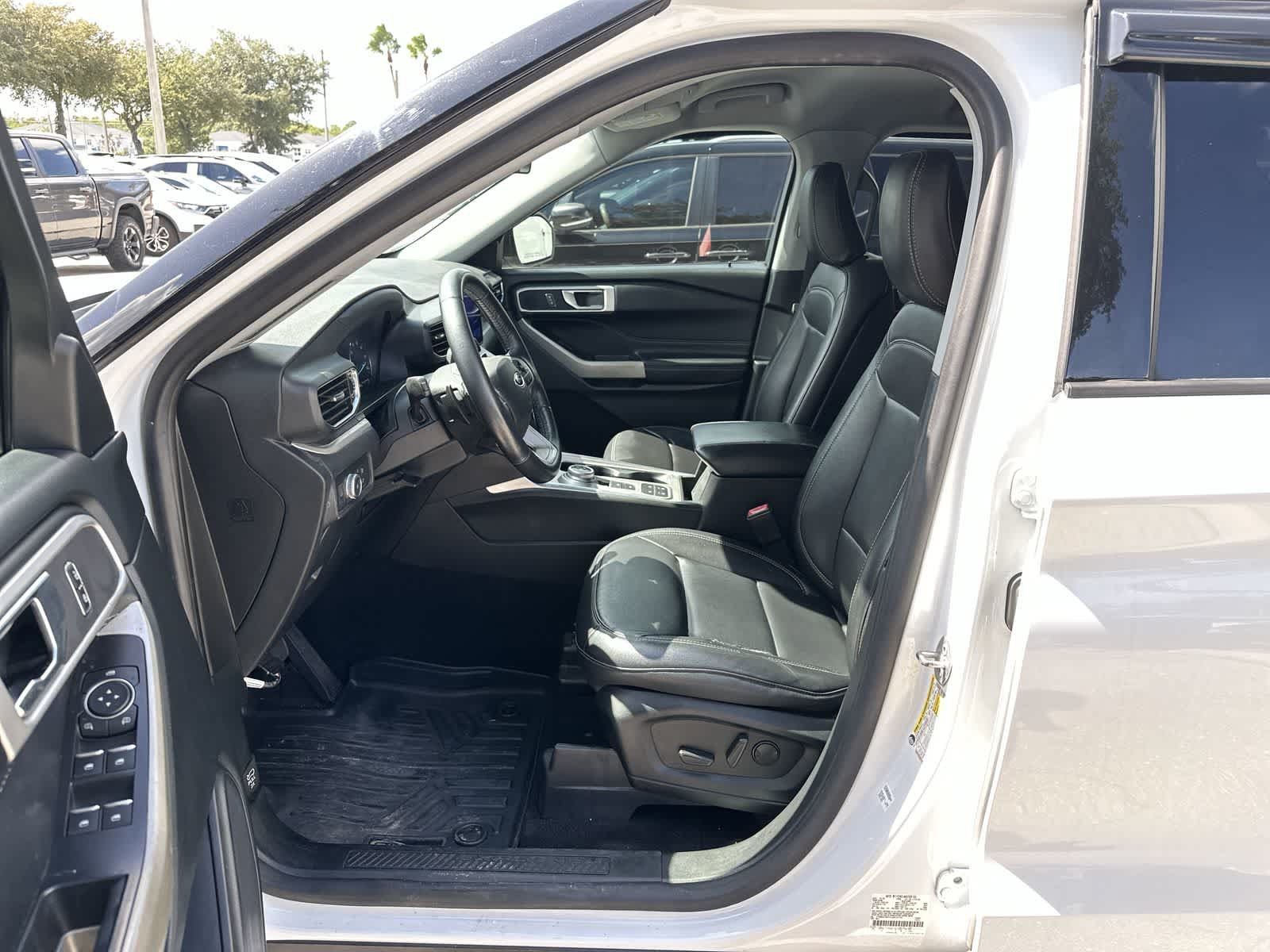 Used 2020 Ford Explorer XLT w/ Equipment Group 202A RWD image 2