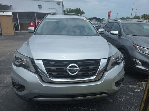 Used 2017 Nissan Pathfinder SL w/ SL Premium Package FWD image 2