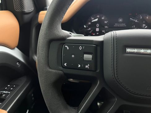 Used 2023 Land Rover Defender 110 image 38
