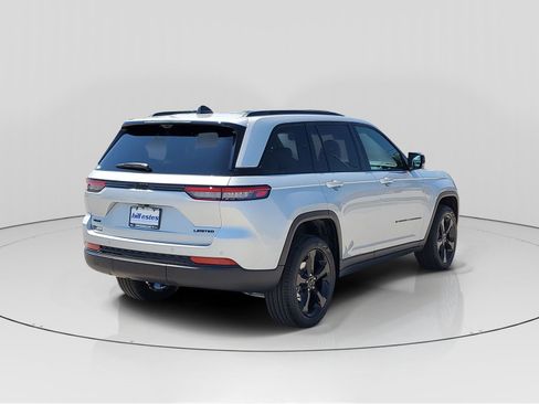 New 2025 Jeep Grand Cherokee Limited w/ Luxury Tech Group II image 4