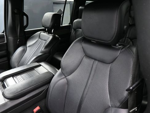 Used 2024 Jeep Wagoneer L Series III w/ Flexible Seating Group AWD/4WD image 12