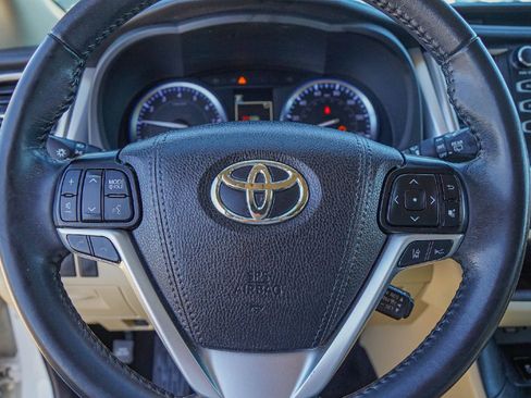 Used 2019 Toyota Highlander XLE image 10