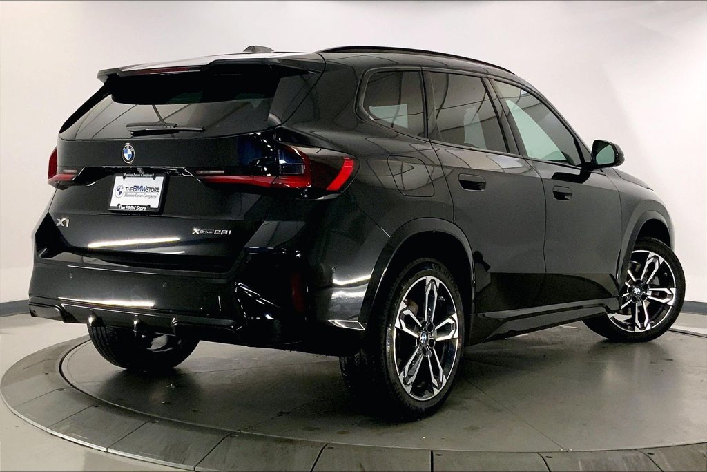 Used 2023 BMW X1 xDrive28i w/ M Sport Package AWD/4WD image 12