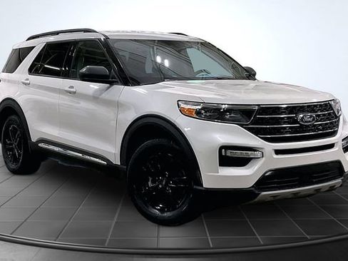 Used 2023 Ford Explorer XLT w/ Equipment Group 202A AWD/4WD image 14