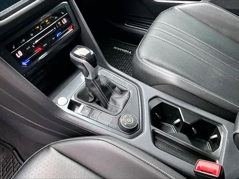 Used 2022 Volkswagen Tiguan SE R-Line image 17