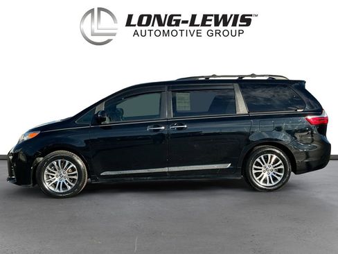 Used 2019 Toyota Sienna L image 2