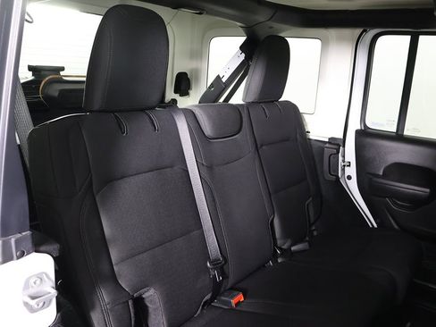 Used 2022 Jeep Wrangler Unlimited Sport image 26