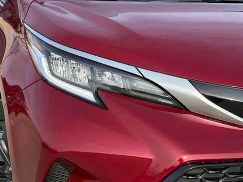 Used 2024 Toyota Sienna XSE image 3