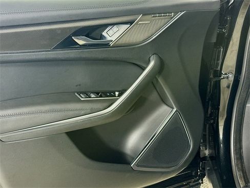 Used 2024 Jaguar F-PACE SVR image 21