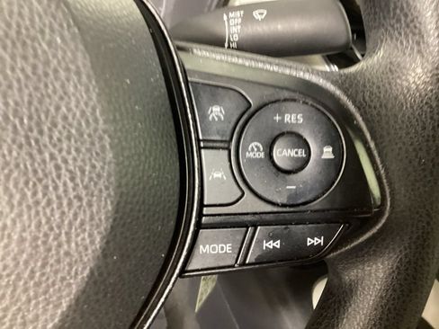 Used 2025 Toyota Corolla LE FWD image 21