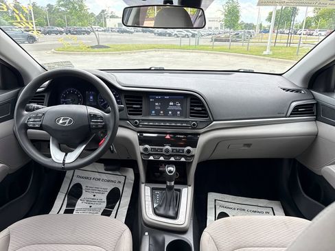 Used 2020 Hyundai Elantra SEL FWD image 16