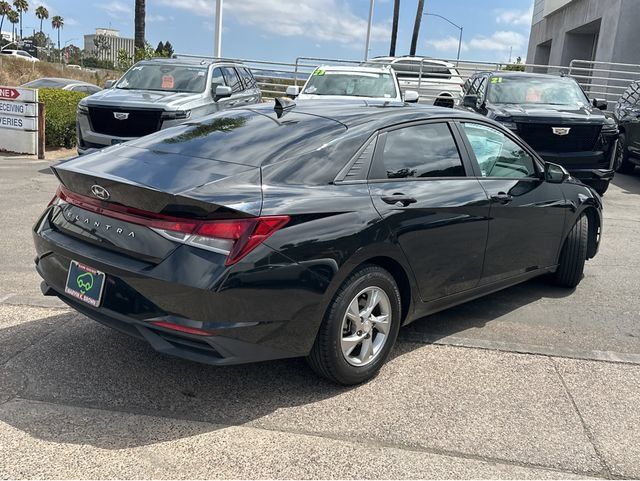 Used 2021 Hyundai Elantra SE FWD image 12