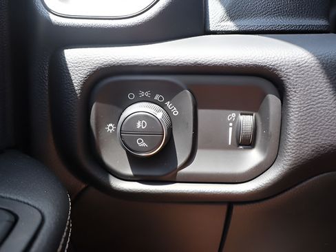 New 2026 RAM 3500 Big Horn AWD/4WD image 19