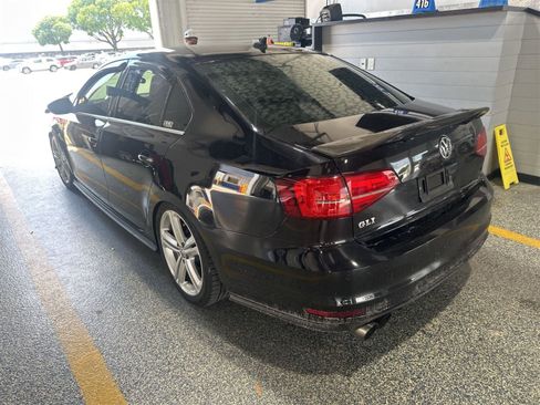 Used 2017 Volkswagen Jetta GLI FWD image 12