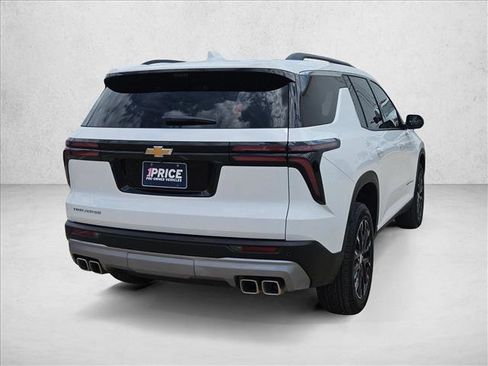 Used 2026 Chevrolet Traverse LT w/ Sun and Wheel Package FWD image 5
