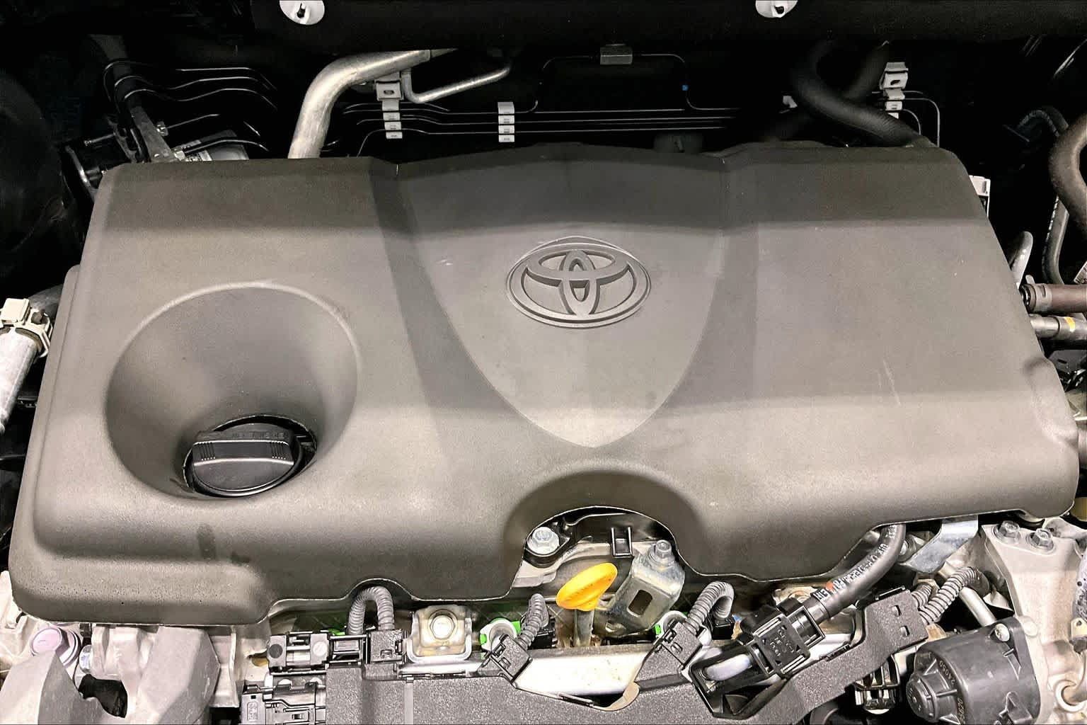 Used 2025 Toyota RAV4 XLE AWD/4WD image 34