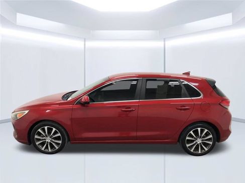 Used 2020 Hyundai Elantra GT FWD image 5
