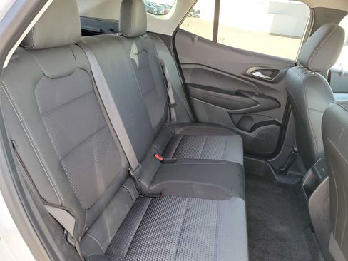 Used 2025 Chevrolet Trax LT FWD image 17
