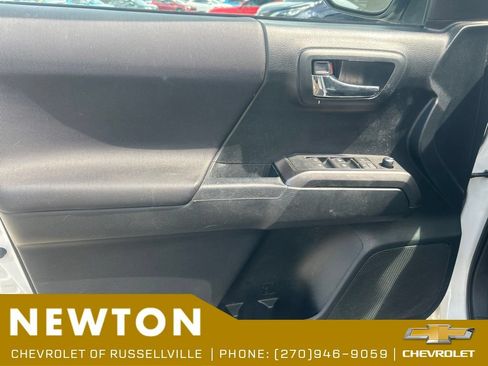 Used 2016 Toyota Tacoma TRD Off-Road w/ Towing Package AWD/4WD image 7