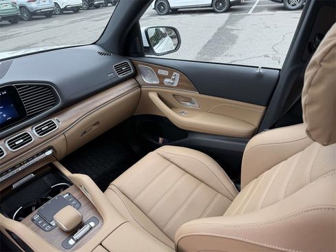 Used 2026 Mercedes-Benz GLS 580 4MATIC image 31