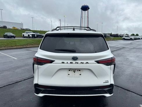 Used 2021 Toyota Sienna XSE w/ XSE Plus Package FWD image 4