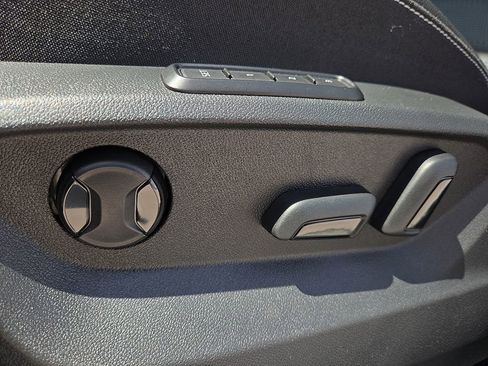 Used 2025 Volkswagen Atlas SEL image 19