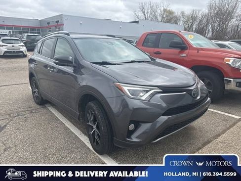 Used 2017 Toyota RAV4 SE image 1