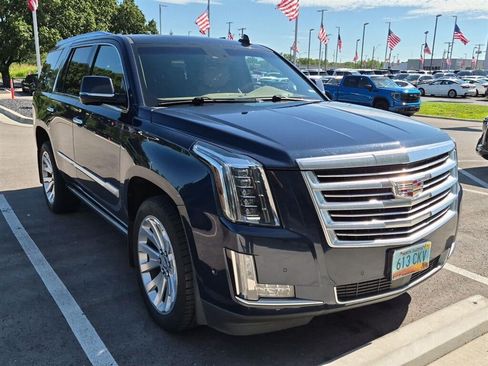 Used 2018 Cadillac Escalade Platinum AWD/4WD image 6