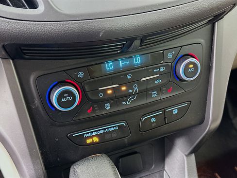 Used 2019 Ford Escape SE image 22