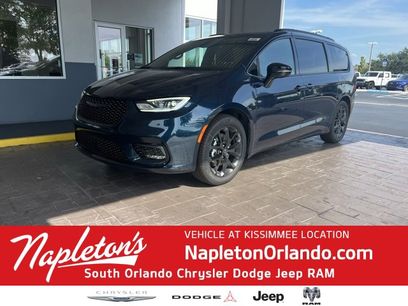 New 2025 Chrysler Pacifica Limited