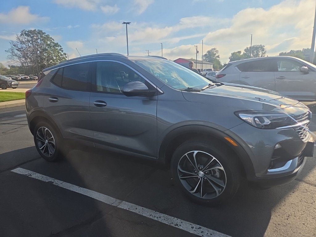 Used 2021 Buick Encore GX Essence AWD/4WD image 4