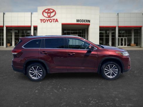 Certified 2018 Toyota Highlander XLE AWD/4WD image 4