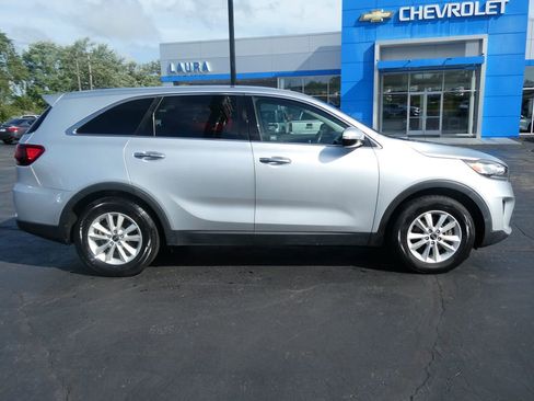 Used 2019 Kia Sorento FWD V6 image 4