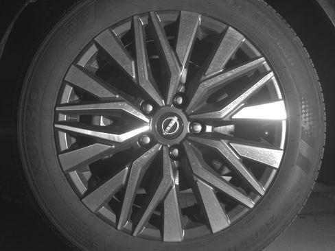 Used 2025 Nissan Altima 2.5 SV FWD image 12