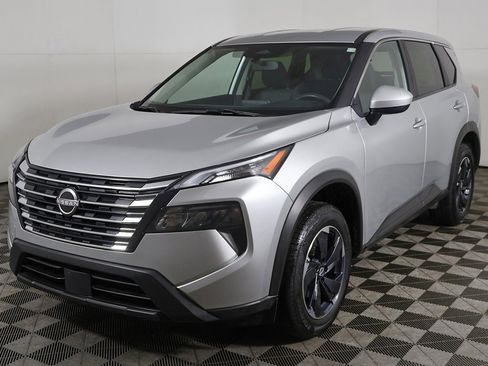 Used 2024 Nissan Rogue SV image 6