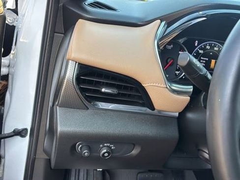 Used 2023 Chevrolet Traverse Premier image 20