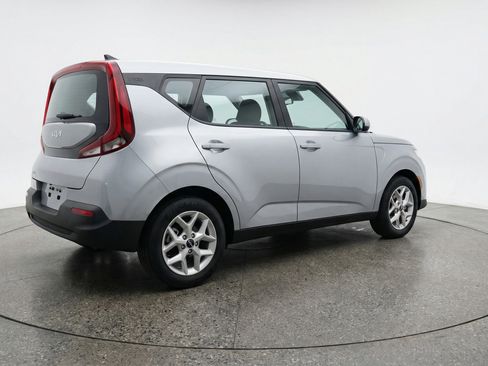 Used 2025 Kia Soul LX w/ LX Technology Package FWD image 9