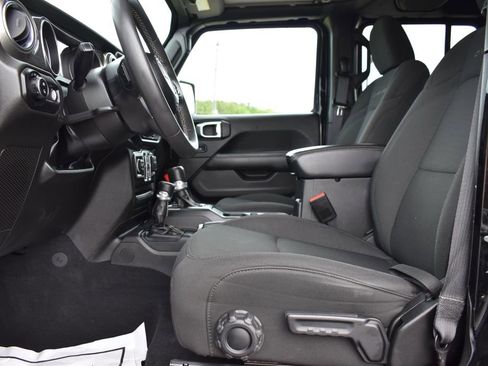 Used 2023 Jeep Gladiator Overland AWD/4WD image 4