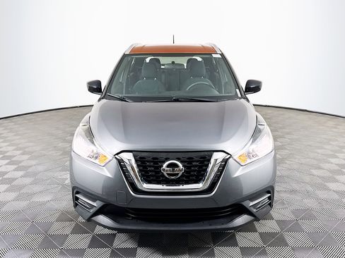 Used 2019 Nissan Kicks SV image 2