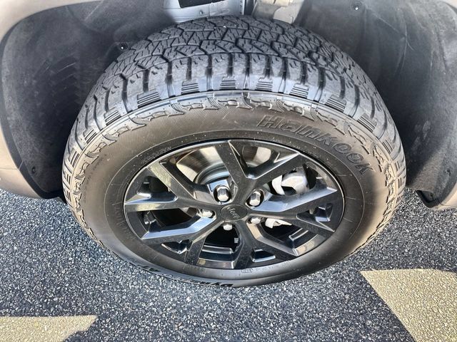 Used 2024 Jeep Grand Cherokee Altitude AWD/4WD image 10
