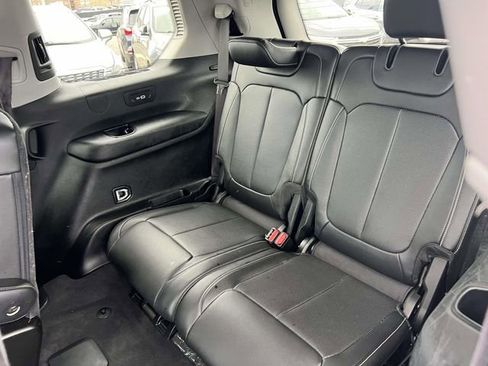 Used 2023 Jeep Grand Cherokee L Limited w/ Luxury Tech Group II AWD/4WD image 12