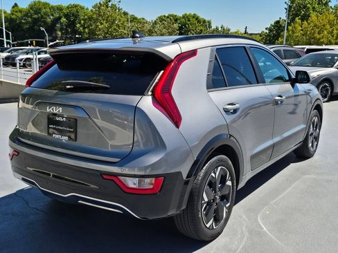 Used 2024 Kia Niro Wind w/ Wind Preserve Package FWD image 3
